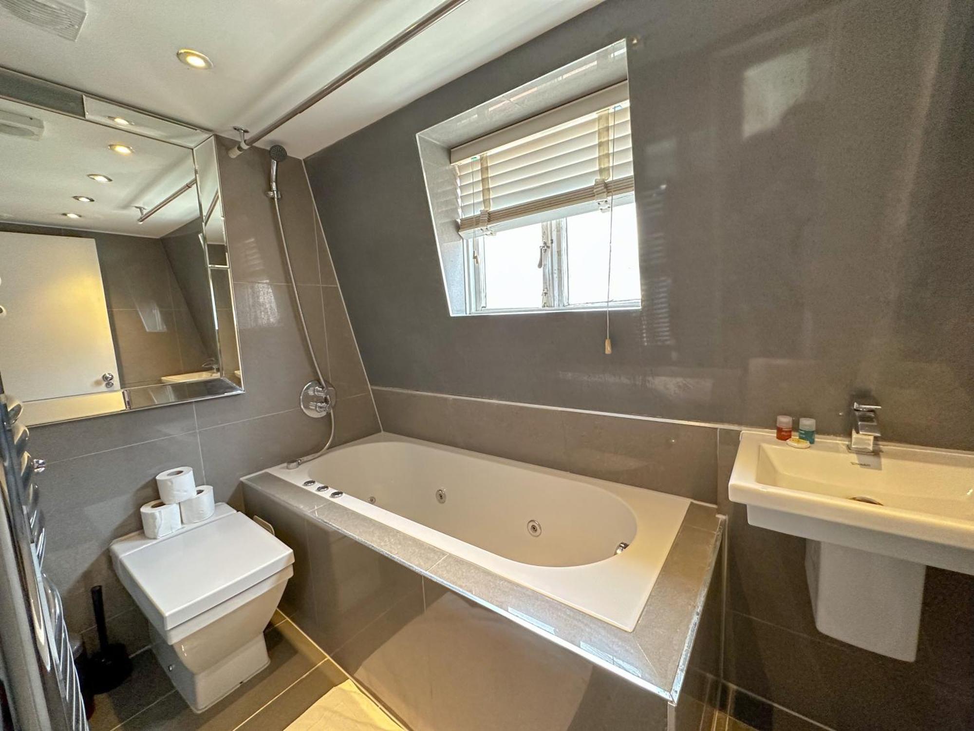 Bloomsbury Residences Лондон Екстериор снимка